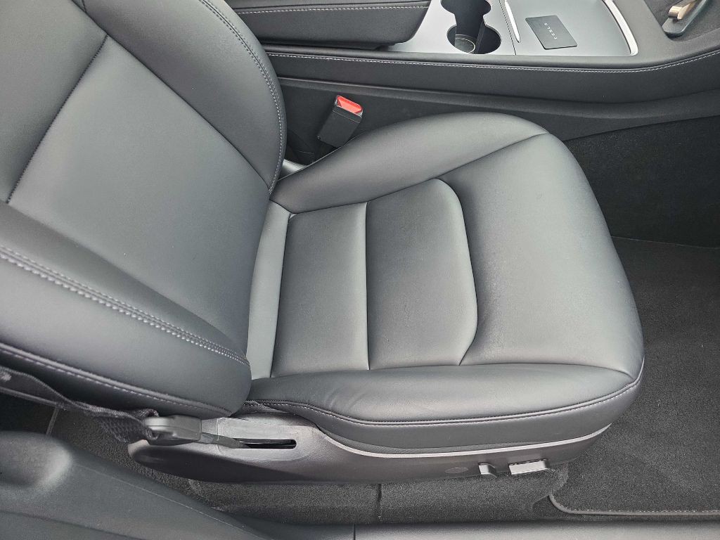 2022 Tesla Model Y Image 18