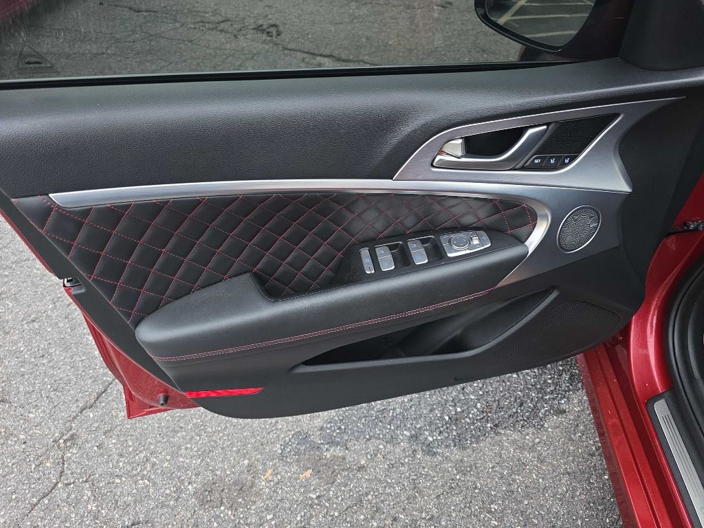 2020 Genesis G70 Image 12