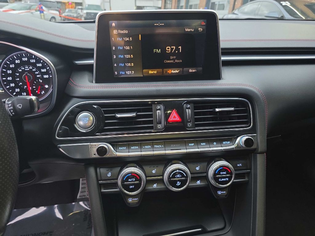 2020 Genesis G70 Image 13