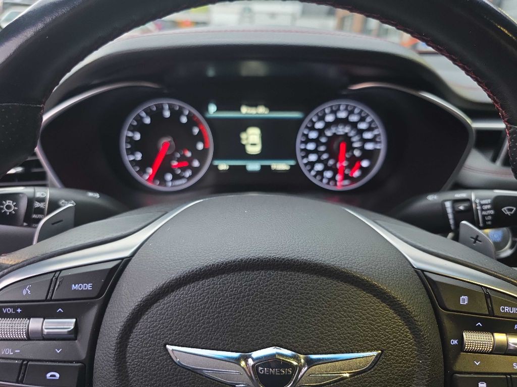 2020 Genesis G70 Image 15