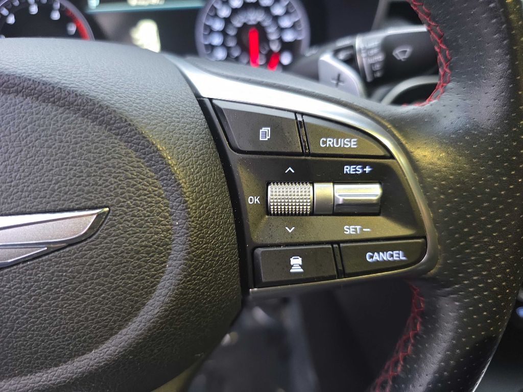 2020 Genesis G70 Image 16