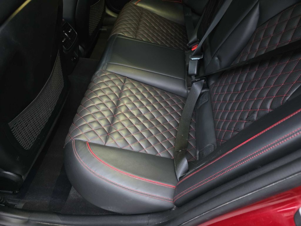 2020 Genesis G70 Image 20