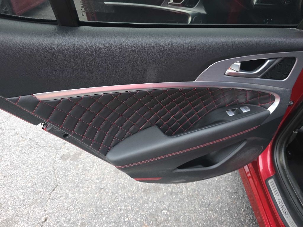 2020 Genesis G70 Image 21