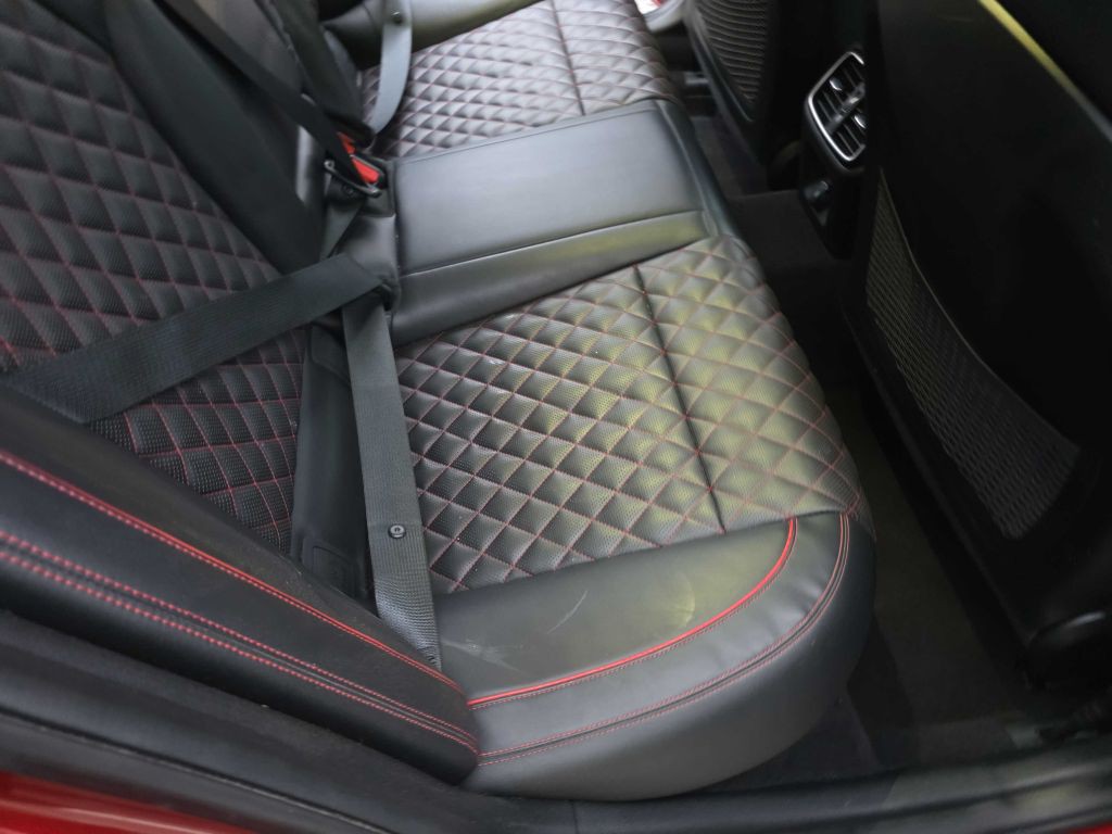 2020 Genesis G70 Image 22