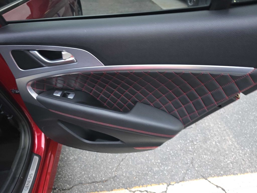 2020 Genesis G70 Image 23