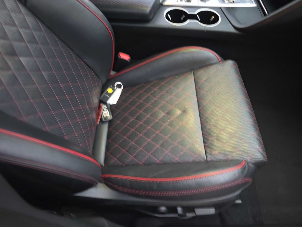 2020 Genesis G70 Image 24