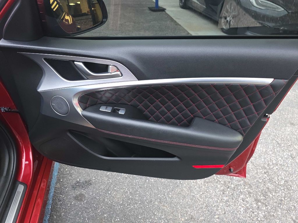 2020 Genesis G70 Image 25