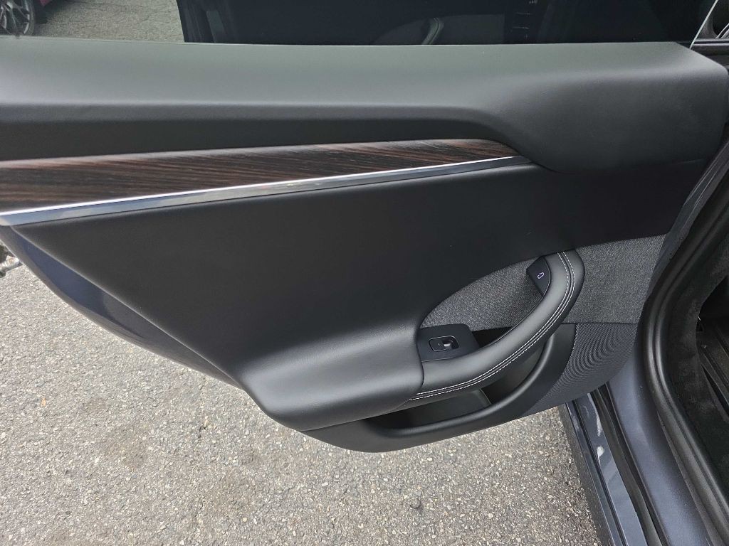 2021 Tesla Model S Image 14