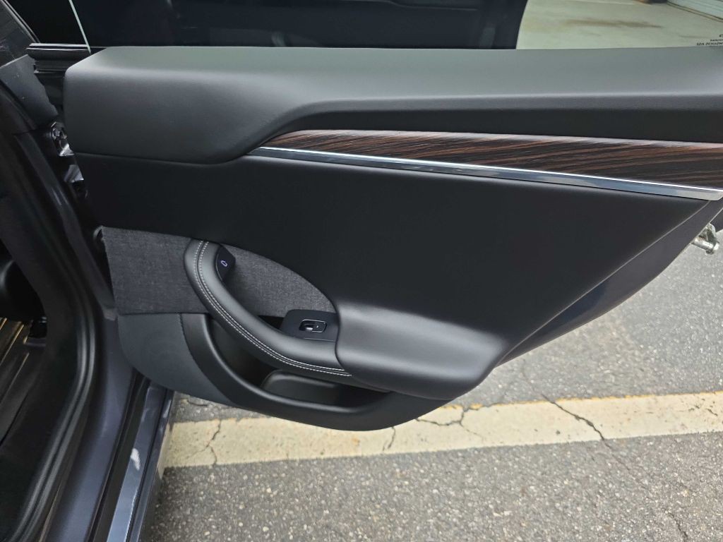 2021 Tesla Model S Image 18