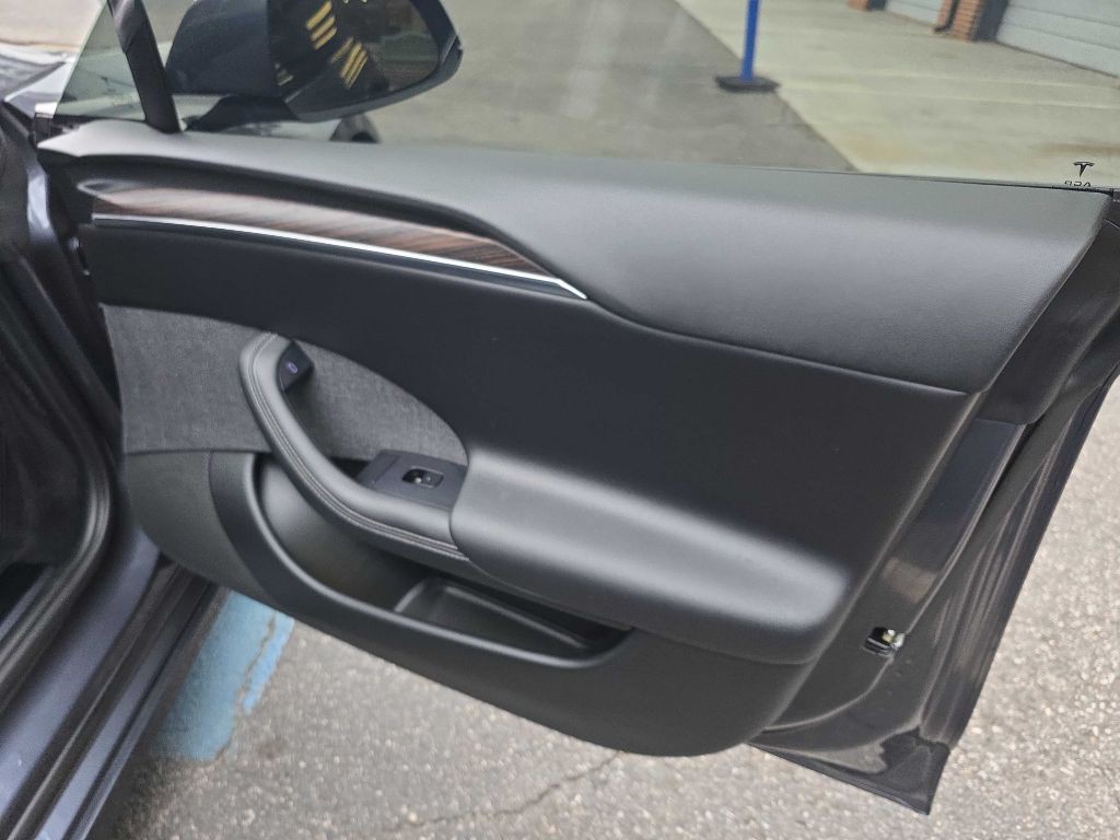 2021 Tesla Model S Image 21