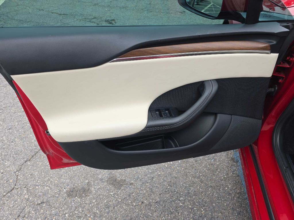 2022 Tesla Model S Image 15