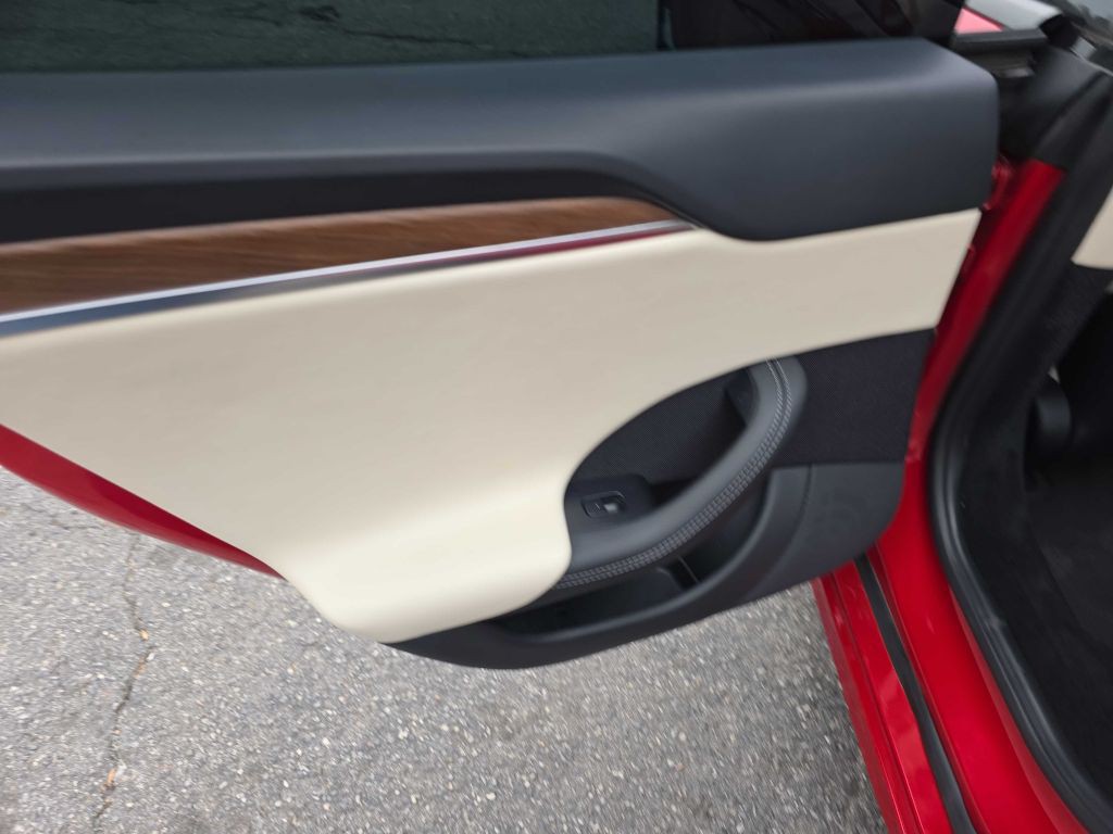 2022 Tesla Model S Image 17