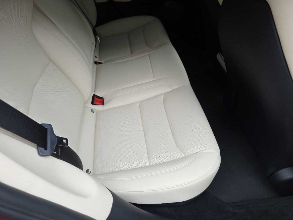 2022 Tesla Model S Image 18