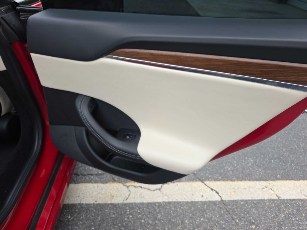 2022 Tesla Model S Image 20