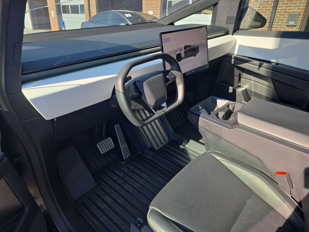 2024 Tesla Cybertruck Image 9