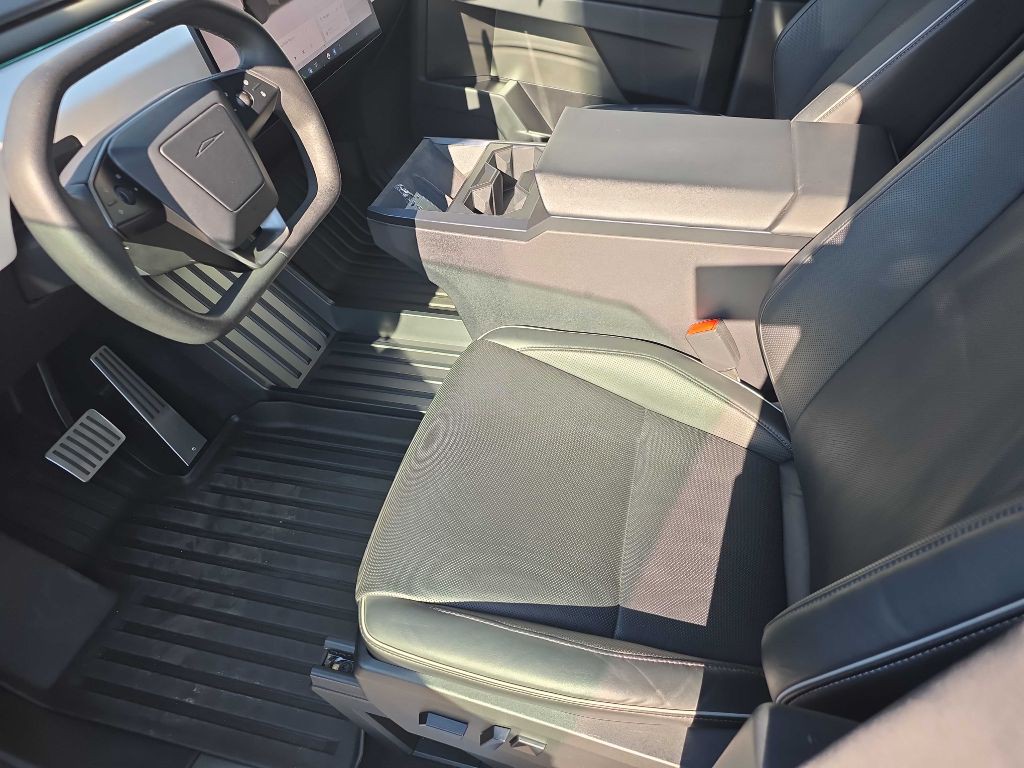 2024 Tesla Cybertruck Image 10