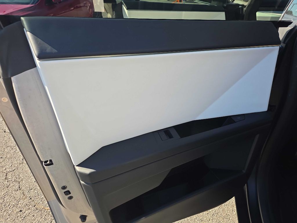 2024 Tesla Cybertruck Image 16
