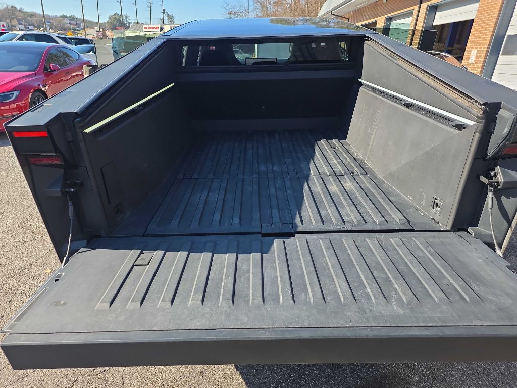 2024 Tesla Cybertruck Image 18