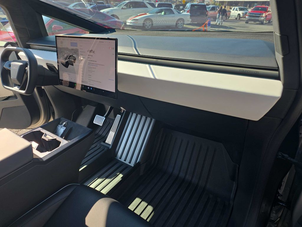 2024 Tesla Cybertruck Image 23