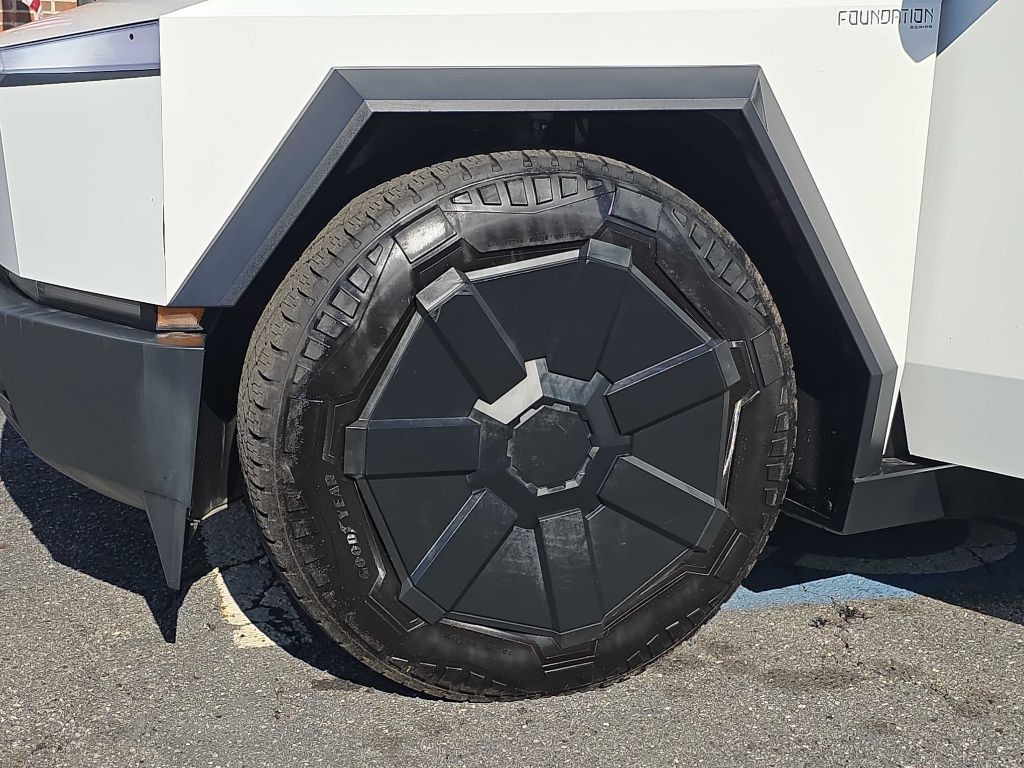 2024 Tesla Cybertruck Image 25