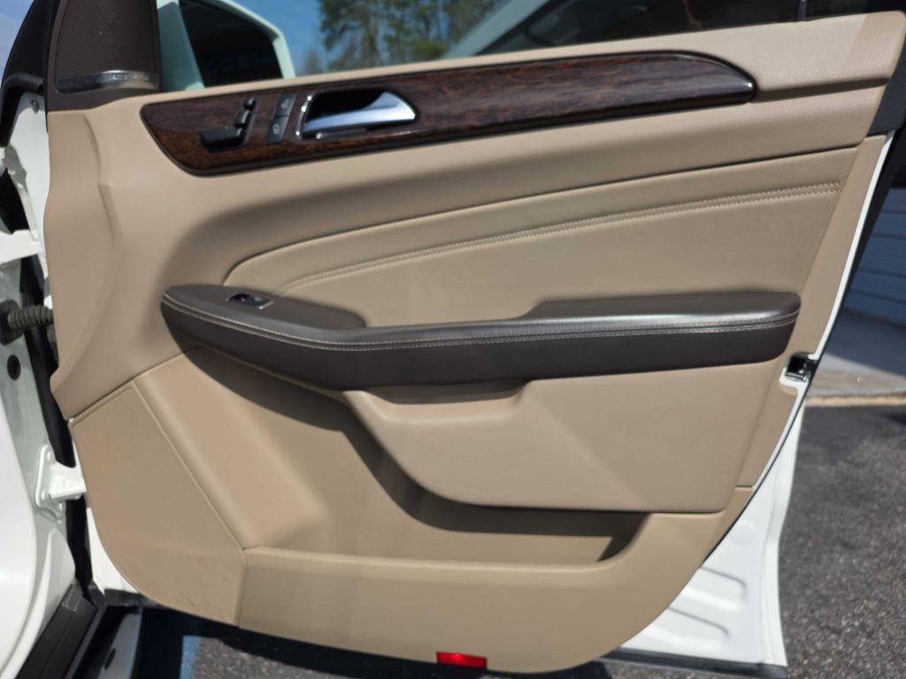 2014 Mercedes-Benz M-Class Image 26