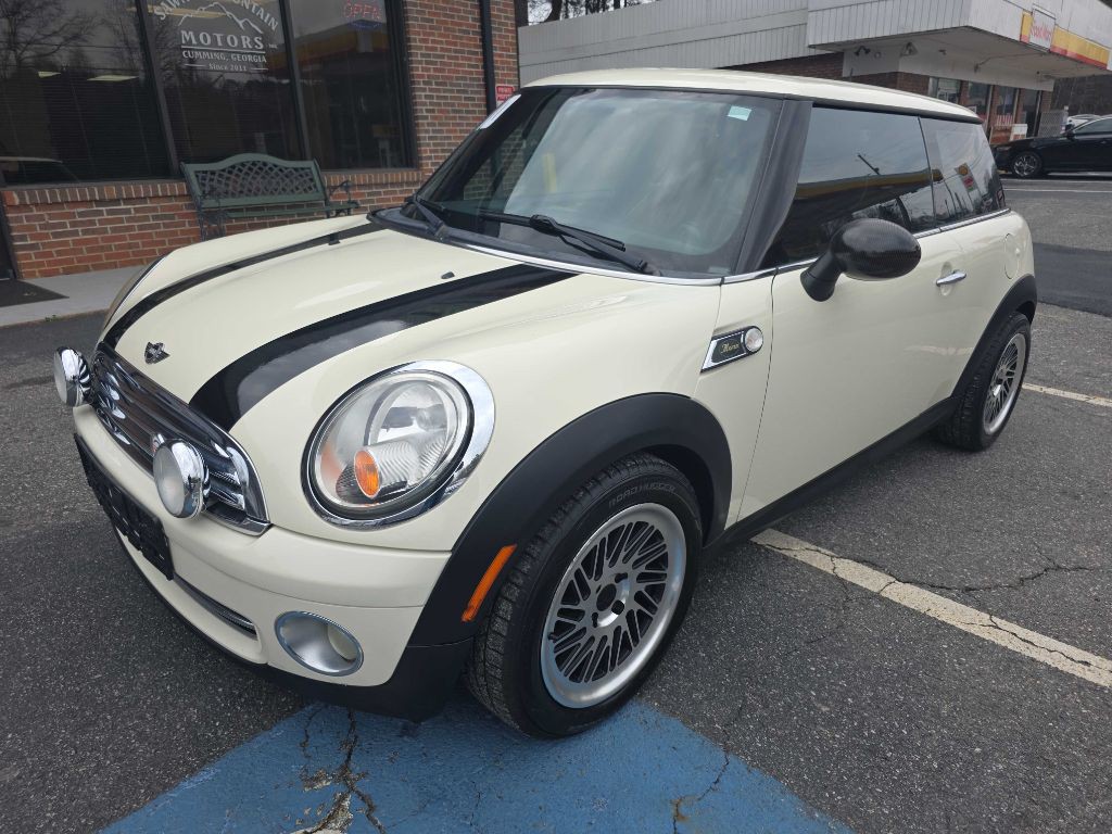 2010 MINI Cooper Image 1
