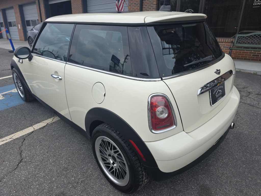 2010 MINI Cooper Image 3