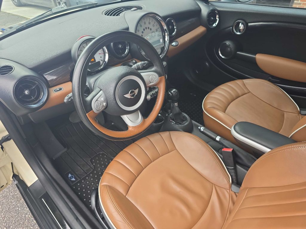 2010 MINI Cooper Image 10