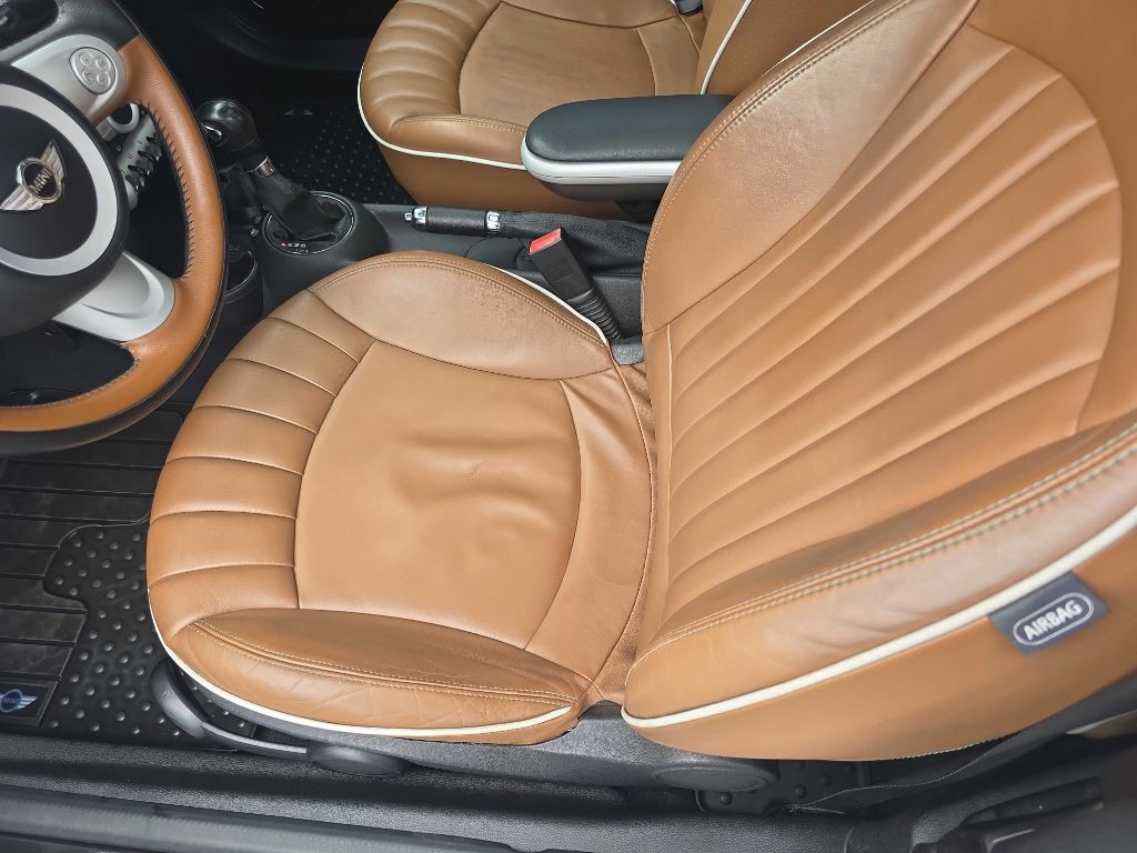 2010 MINI Cooper Image 11