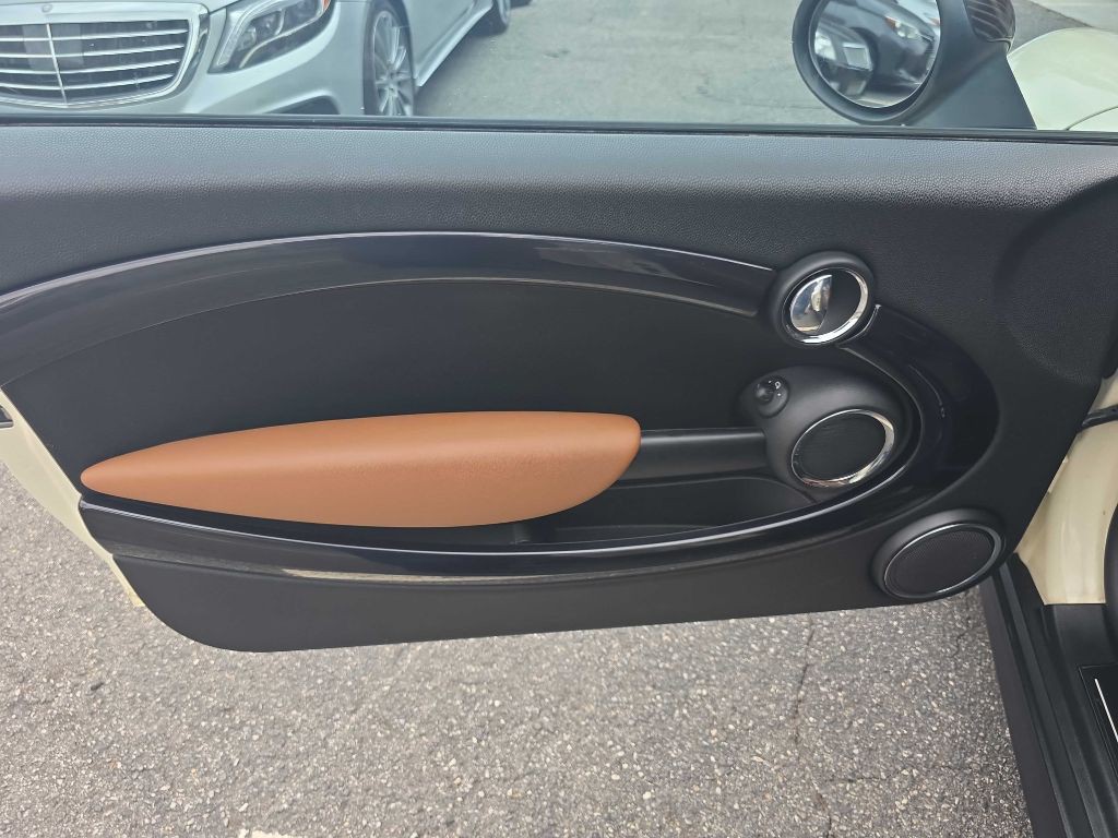 2010 MINI Cooper Image 12