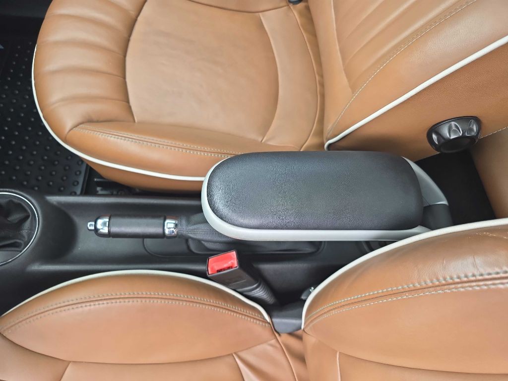 2010 MINI Cooper Image 14