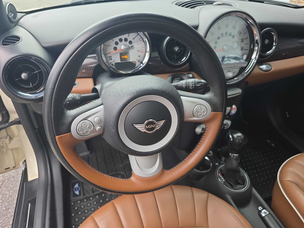 2010 MINI Cooper Image 15