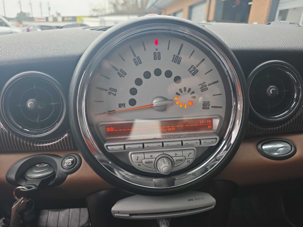 2010 MINI Cooper Image 16