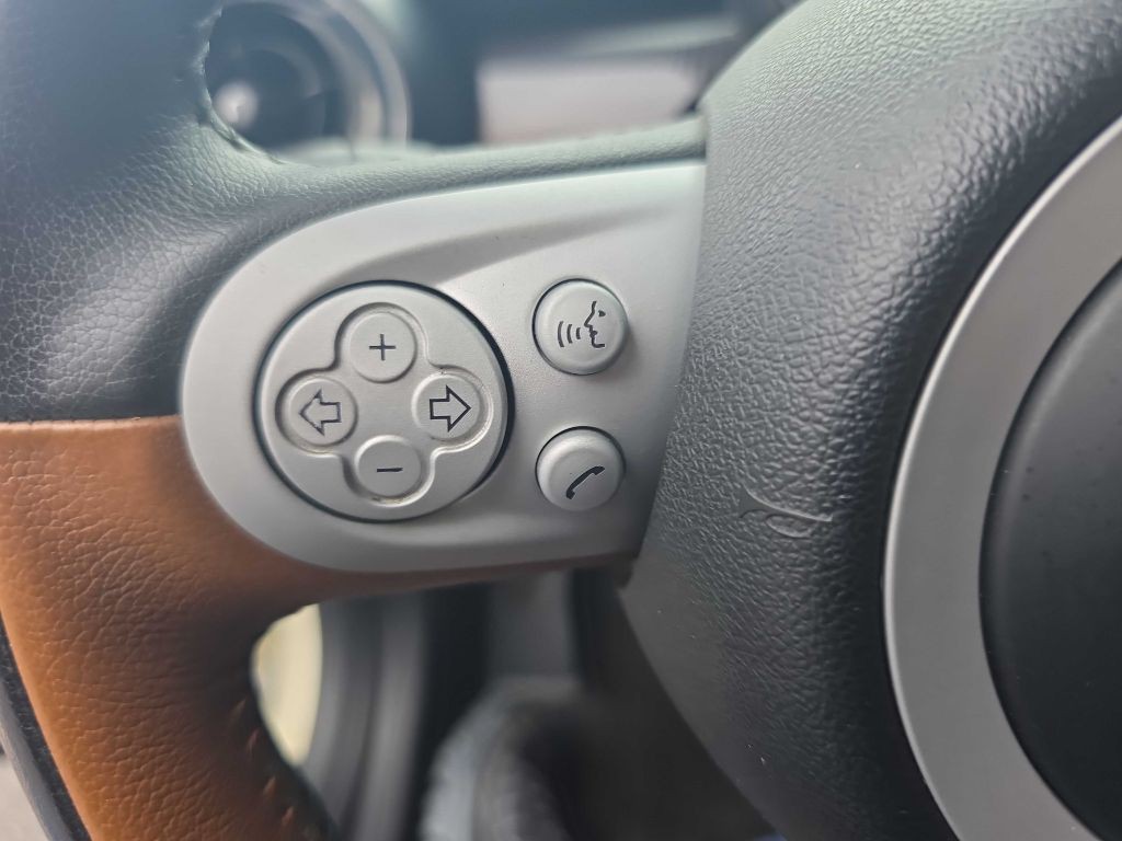 2010 MINI Cooper Image 18