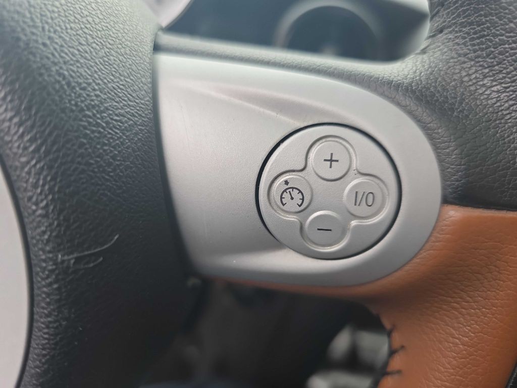 2010 MINI Cooper Image 19