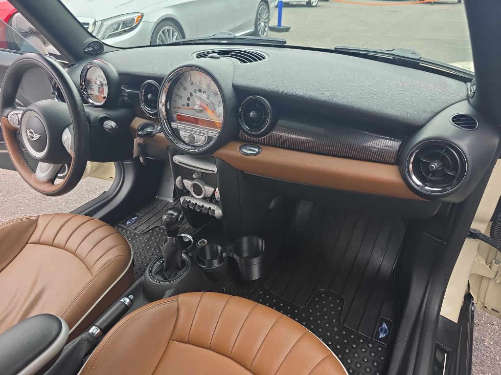 2010 MINI Cooper Image 23