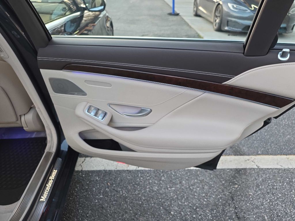2015 Mercedes-Benz S-Class Image 25