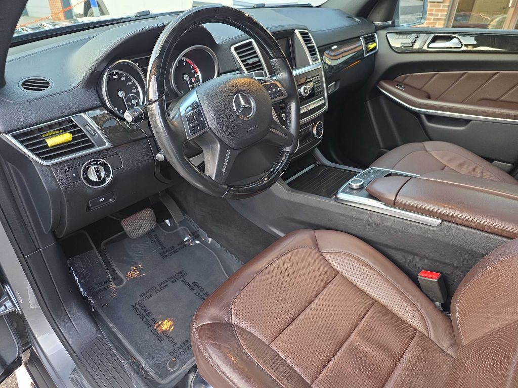 2015 Mercedes-Benz GL-Class Image 9