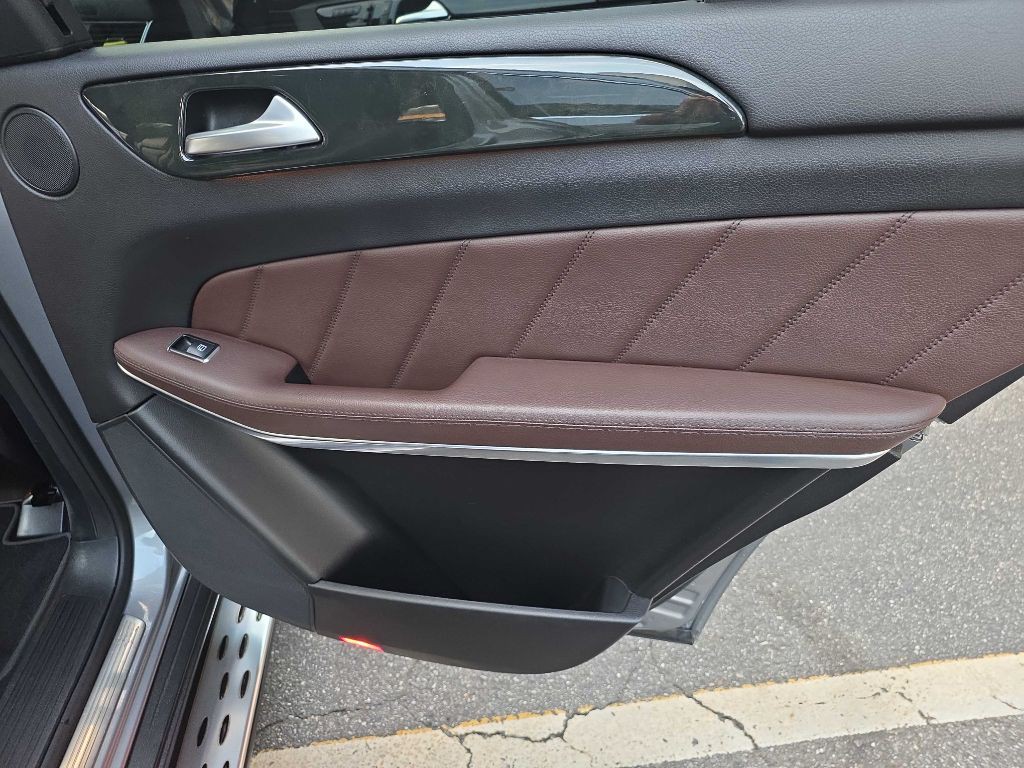 2015 Mercedes-Benz GL-Class Image 25