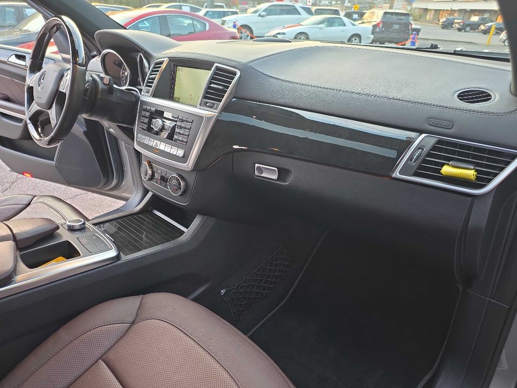 2015 Mercedes-Benz GL-Class Image 26