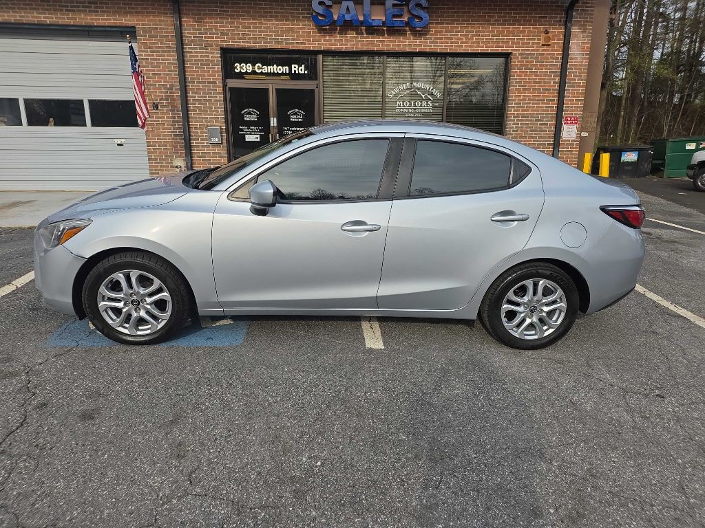 2018 Toyota Yaris Image 2