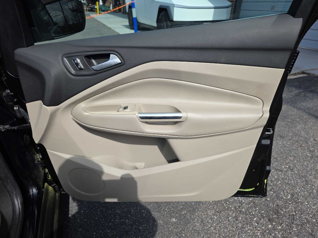 2016 Ford C-Max Image 27