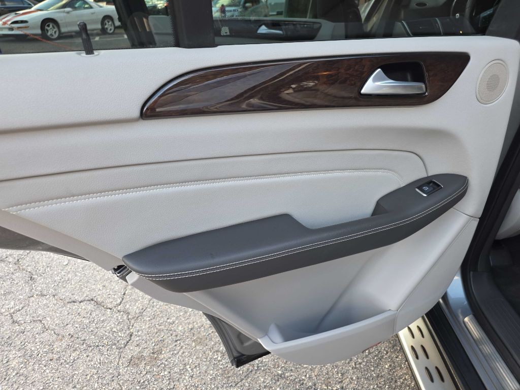 2013 Mercedes-Benz M-Class Image 16