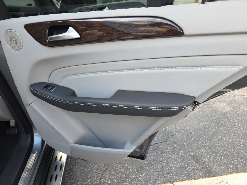 2013 Mercedes-Benz M-Class Image 19