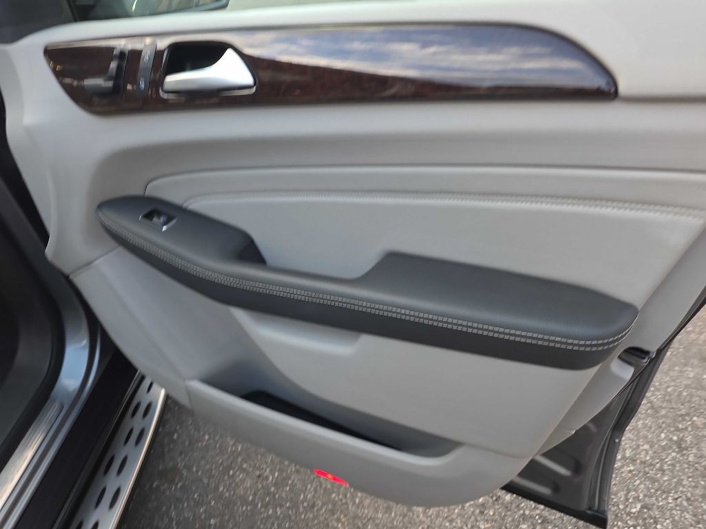 2013 Mercedes-Benz M-Class Image 22