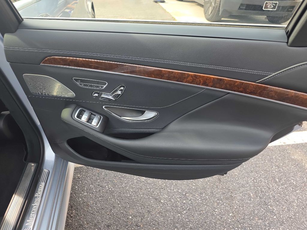 2016 Mercedes-Benz S-Class Image 24
