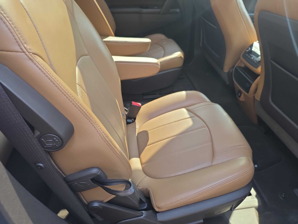 2017 Buick Enclave Image 24