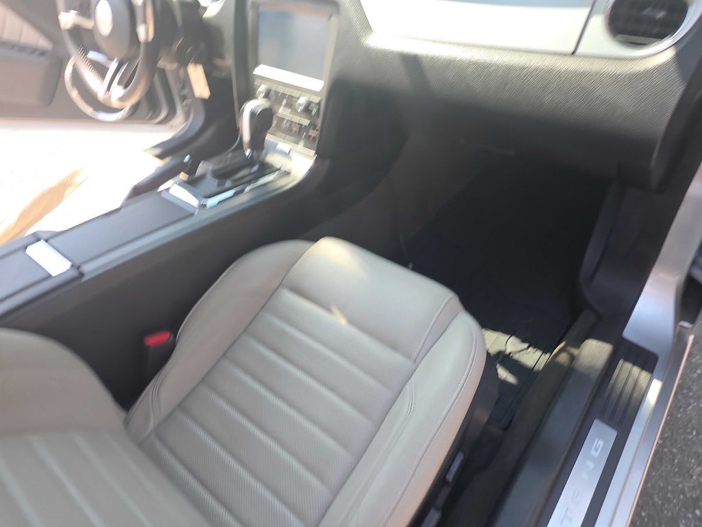 2014 Ford Mustang Image 21