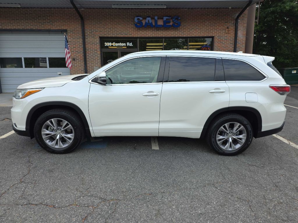 2015 Toyota Highlander Image 2