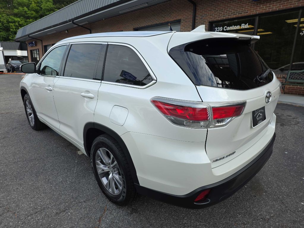 2015 Toyota Highlander Image 3